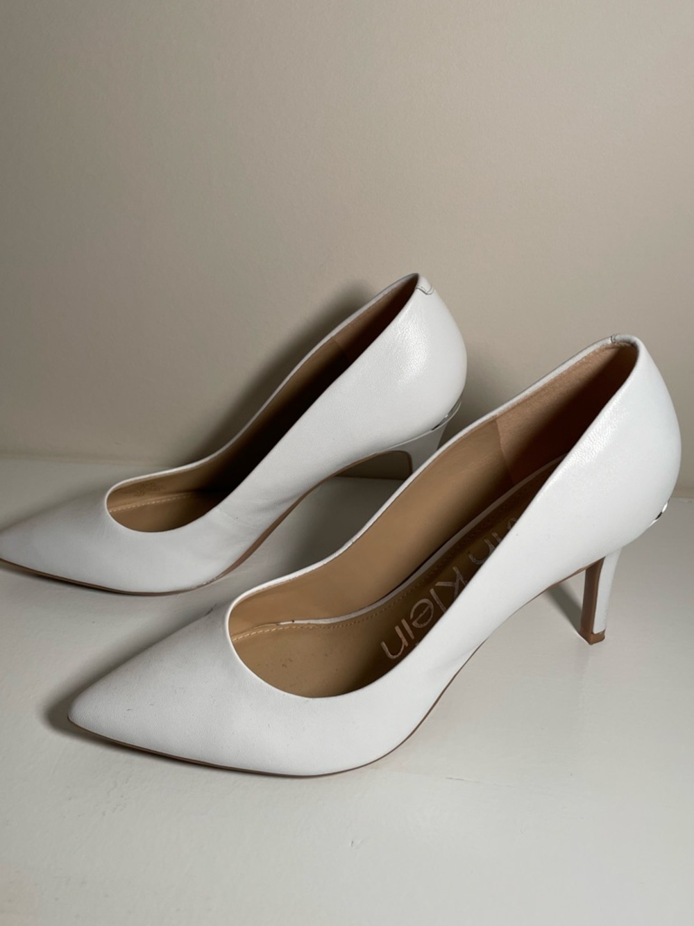 Calvin Klein Gayle Pumps in White Leather - Picture 5 of 9